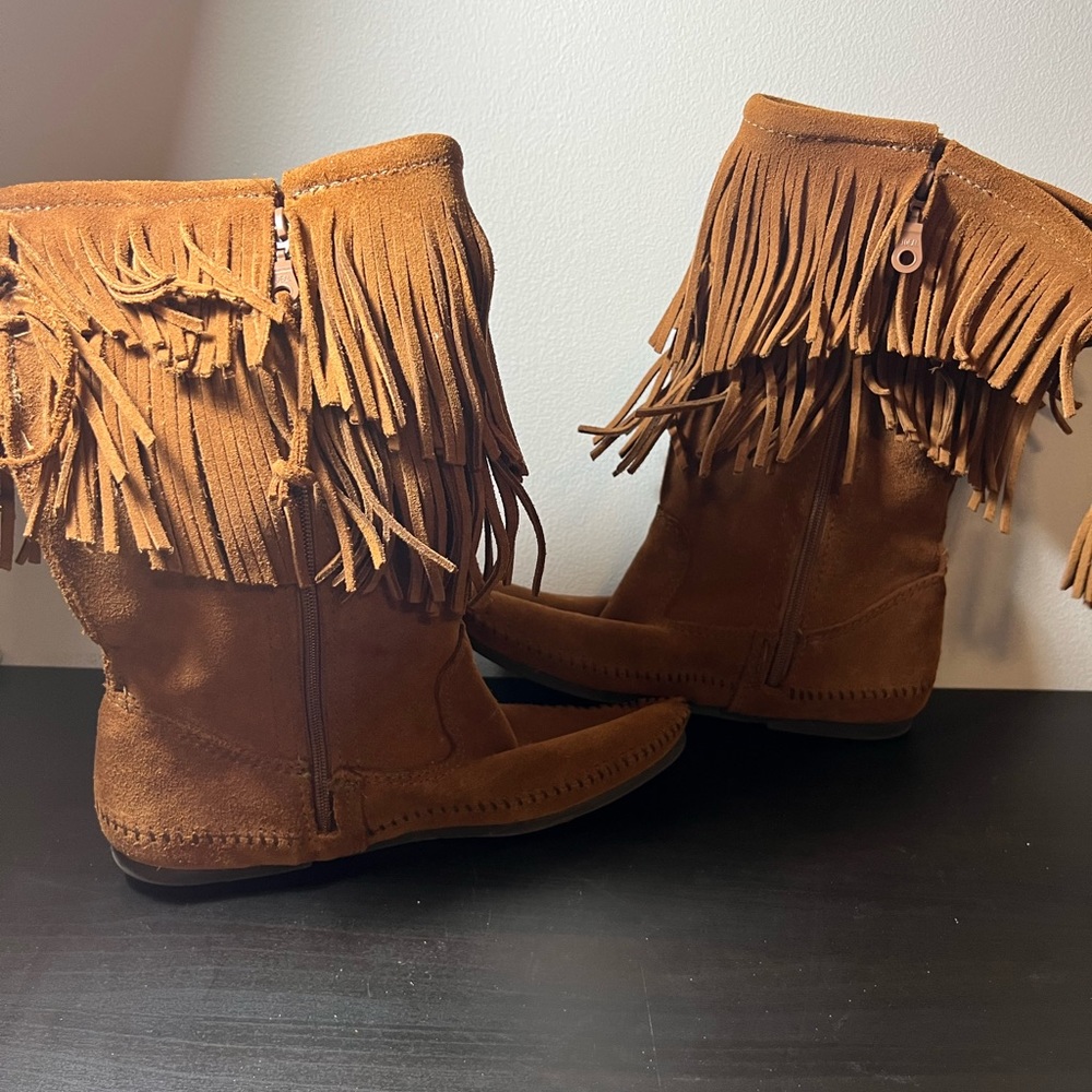Like New Minnetonka Leather Fringe Boots - Picture 4 of 7